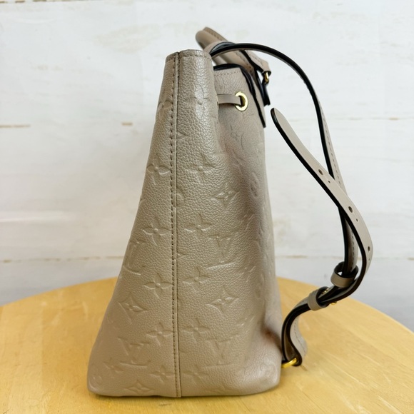 Louis Vuitton | Montsouris Backpack - Picture 8 of 16
